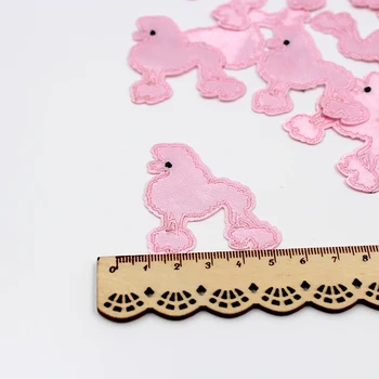 10pcs Bordados cor-de-Rosa de Tecido Ovelhas Patches de Ferro No Cartoon Animal Adesivos DIY Vestuário de Tecido Apliques Jeans, Casacos de Crachá de Decoração