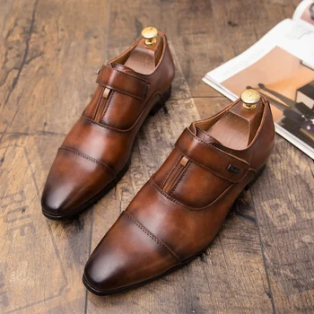 O Designer de sapatos sociais de homens de luxo da marca Oxford Derby de couro, sapatos masculinos Retro televisão de lazer, negócios, estilo de calçado elegante