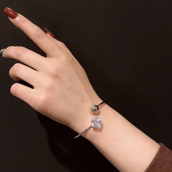 2021 novo quente-vendendo a simples abrir pulseira de temperamento todos-jogo praça zircão feminino bracelete