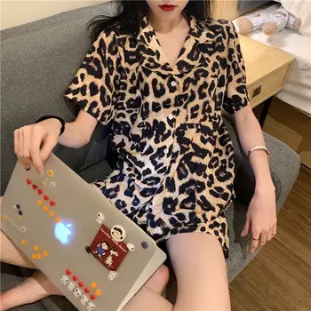 QWEEK Leopard Dormir coreano Pijama Mulheres de Verão 2021 Manga Curta Pijamas de Duas peças de Conjunto de Pijamas Vire para baixo de Gola Sleepwear